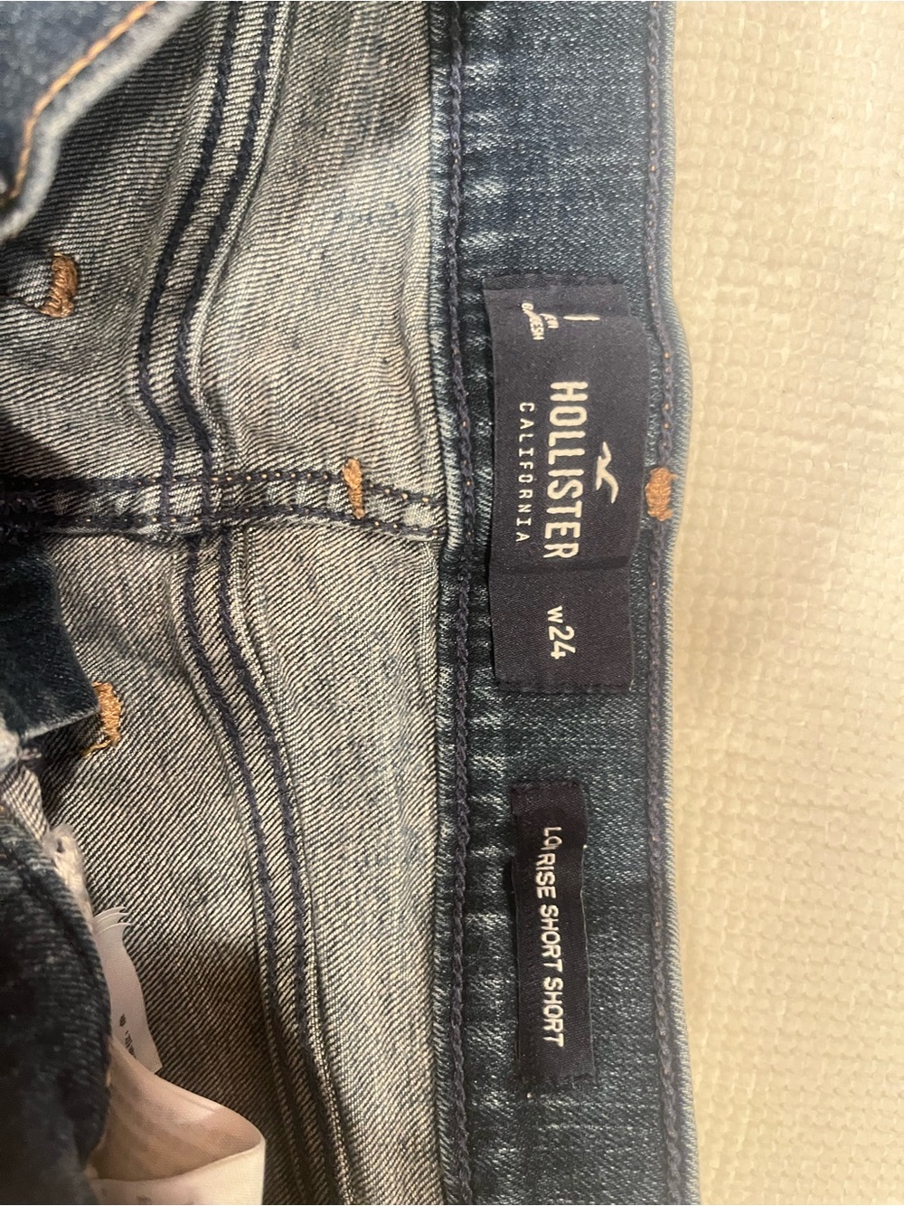 Hollister Dark Blue Distressed Denim Low Rise Short Short SZ 0/24 - Picture 4 of 4